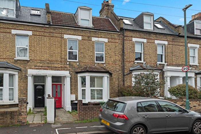 2 Bedroom Flat For Sale In Oxford Road, Wallington, SM6