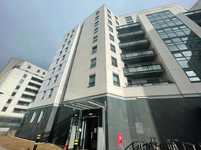 2 Bedroom Apartment To Rent In Gateway South, Marsh Lane, Leeds, LS9