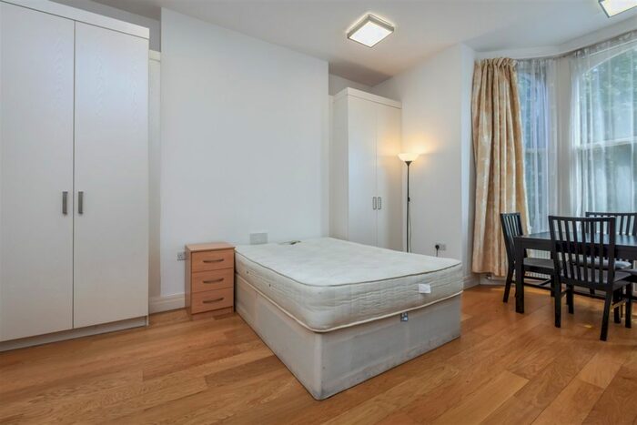 Studio To Rent In Mattock Lane, London, W5