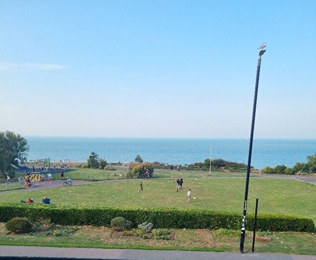 2 Bedroom Flat To Rent In Ethelbert Crescent, Margate, CT9
