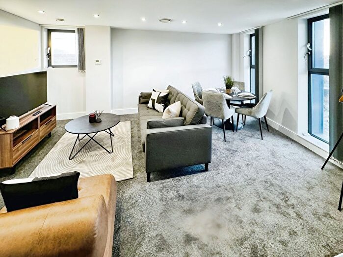 2 Bedroom Flat To Rent In Crown Point Road, Hunslet, Leeds, West Yorkshire, LS10