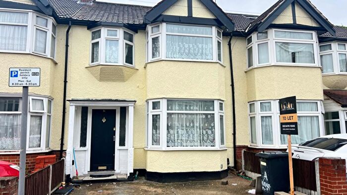 4 Bedroom Terraced House To Rent In Romford, RM1