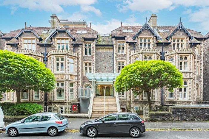 2 Bedroom Flat To Rent In Elmdale Road, Tyndalls Park, Bristol, BS8