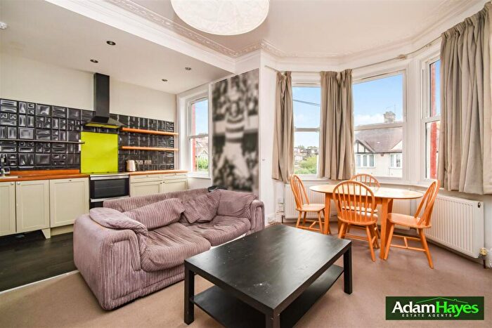 2 Bedroom Apartment To Rent In Lichfield Grove, Finchley Central, N3