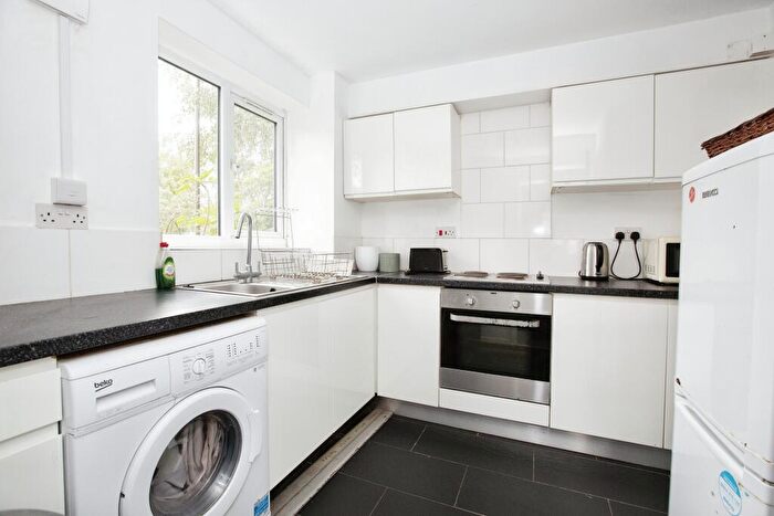 2 Bedroom Flat To Rent In Witham Court, Leyton, E10