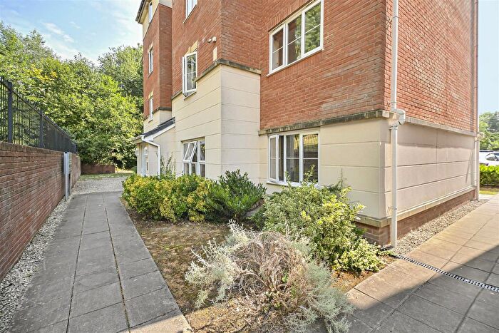 1 Bedroom Flat For Sale In Ledgard Avenue, Leigh, WN7