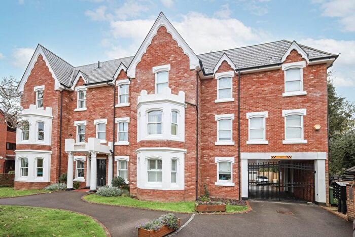 2 Bedroom Flat To Rent In Wyndam Hall, Horsham, RH12