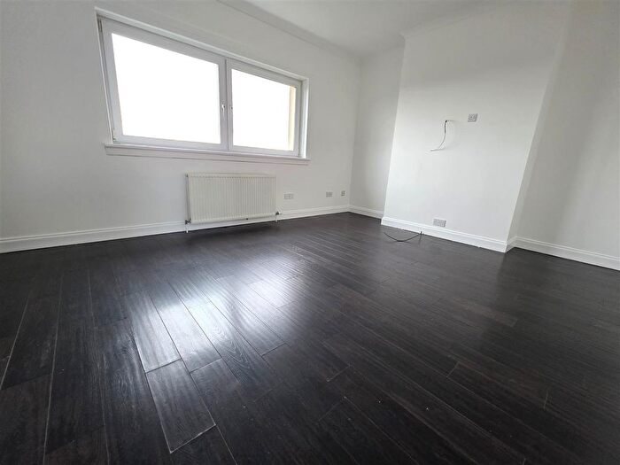 3 Bedroom Flat To Rent In Porchester Street, Garthamlock, Glasgow, G33