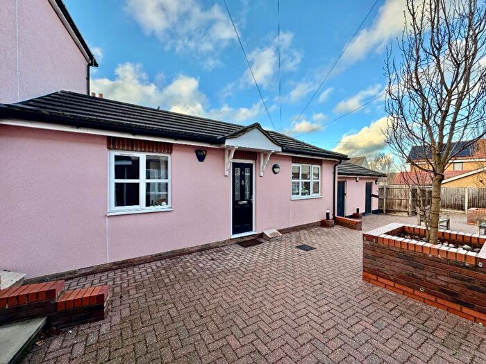 1 Bedroom Terraced Bungalow For Sale In Albert Road, Luton, LU1