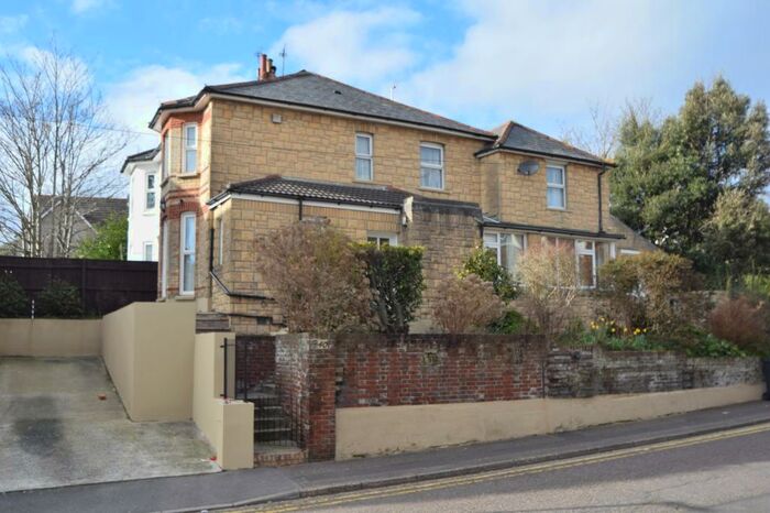 5 Bedroom Semi-Detached House To Rent In Bournemouth, BH1
