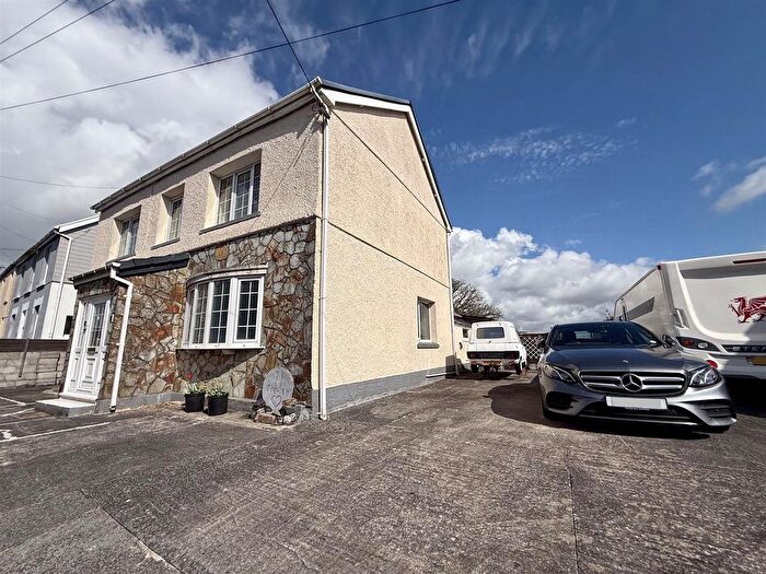 3 Bedroom Detached House For Sale In Llannon Road, Upper Tumble, Llanelli, SA14