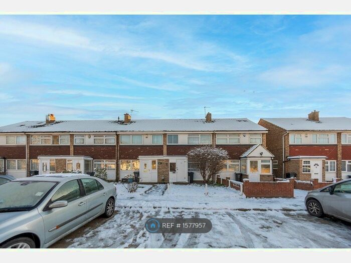 3 Bedroom Terraced House To Rent In Sussex Close, Ilford, IG4