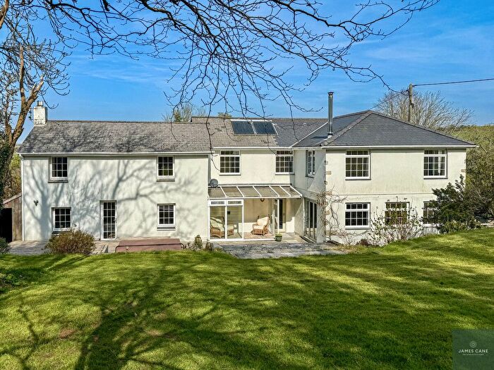 5 Bedroom Property For Sale In Halezy Farm House, Grampound Road, TR2