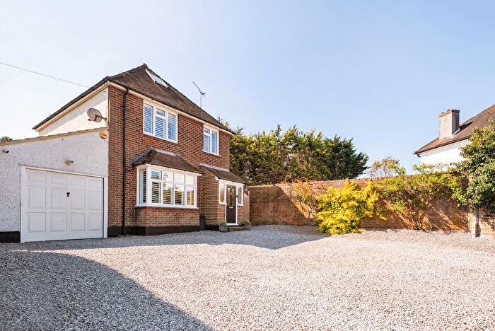4 Bedroom Detached House For Sale In Cobham Road, Fetcham, KT22