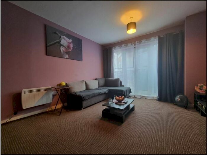 2 Bedroom Flat To Rent In Slough, Berkshire, SL1