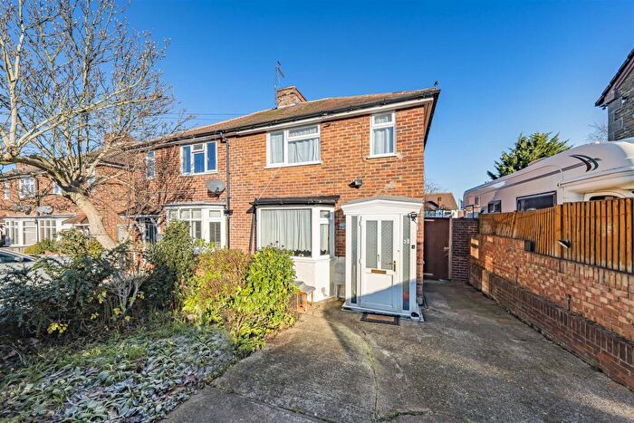 2 Bedroom Semi Detached House For Sale In Sheepcote Road, Windsor, SL4