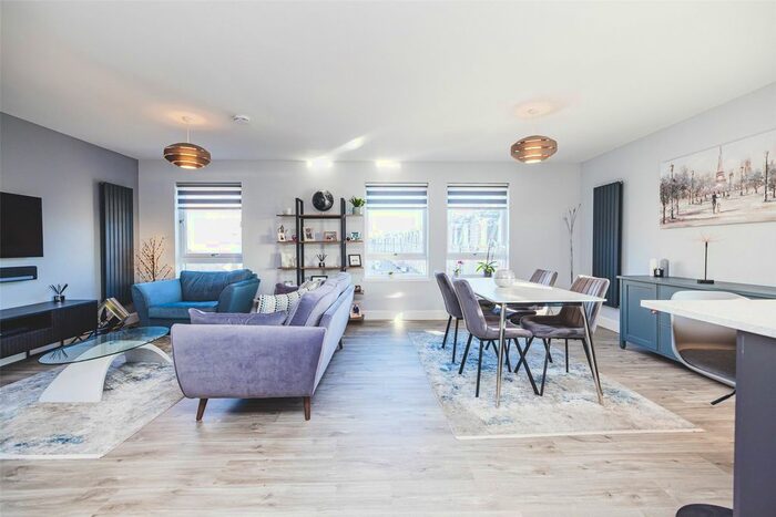 3 Bedroom Flat To Rent In Craigie Loanings, Aberdeen, AB25