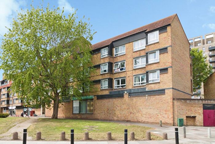 2 Bedroom Flat For Sale In Whinchat Road, London, SE28