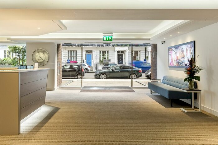 2 Bedroom Flat For Sale In Cheyne Walk, Chelsea, London, SW3