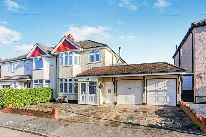 3 Bedroom Semi Detached House For Sale In Barrow Avenue, Carshalton, SM5