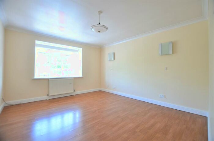 2 Bedroom Apartment To Rent In Yorktown Road, GU47