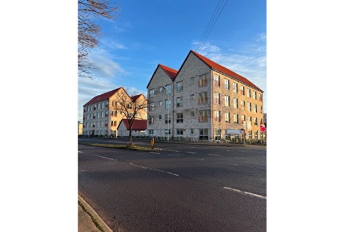 2 Bedroom Flat To Rent In , Ashgill Road, G22