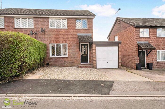 3 Bedroom Semi-Detached House For Sale In Herriard Way, Tadley, Hampshire, RG26