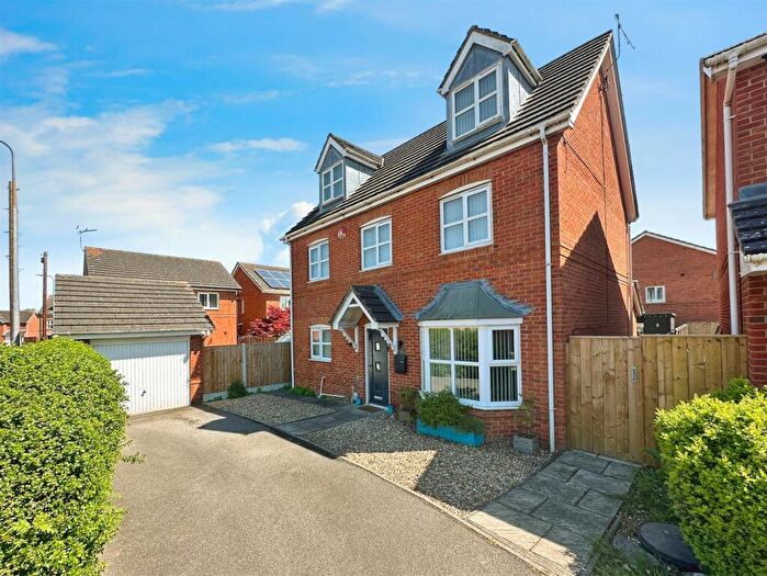 5 Bedroom Detached House For Sale In Whisperwood Way, Hull, HU7