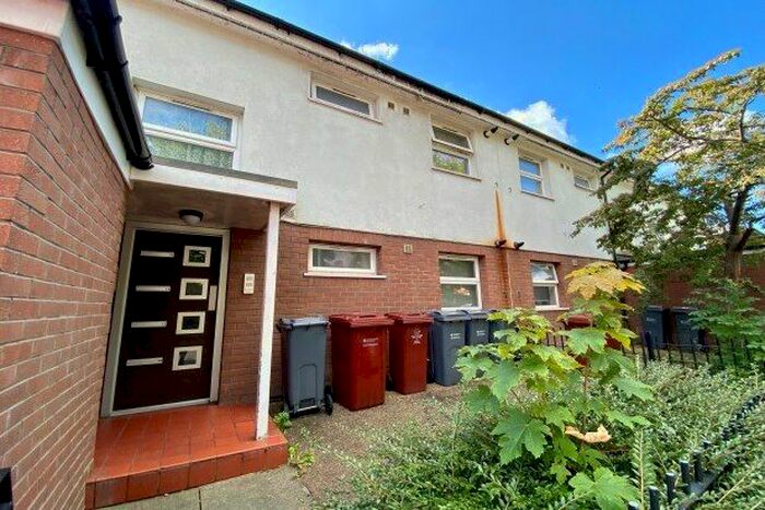 1 Bedroom Flat To Rent In Fallowfield, Manchester, M14
