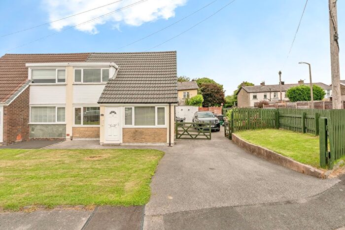 5 Bedroom Semi-Detached House For Sale In Hillside View, Brierfield, Nelson, Lancashire, BB9