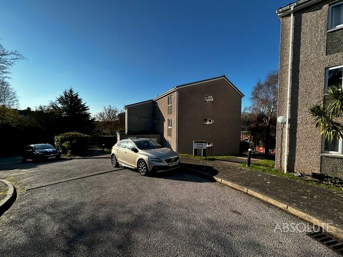 2 Bedroom Flat To Rent In Shirburn Road, Torquay, TQ1