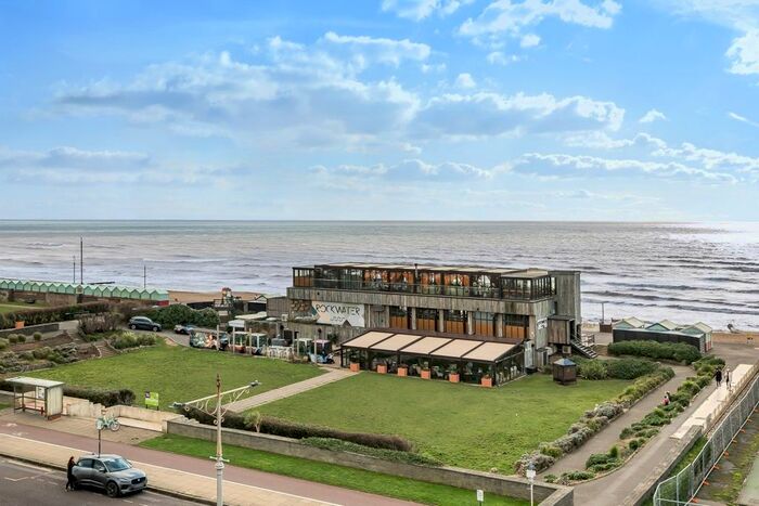 2 Bedroom Flat To Rent In Kingsway, Hove, BN3