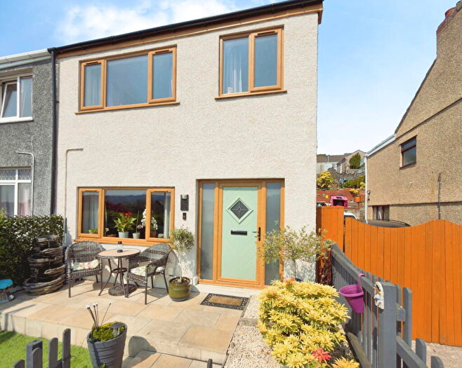 3 Bedroom End Of Terrace House For Sale In Dinas Street, Plasmarl, Swansea, SA6