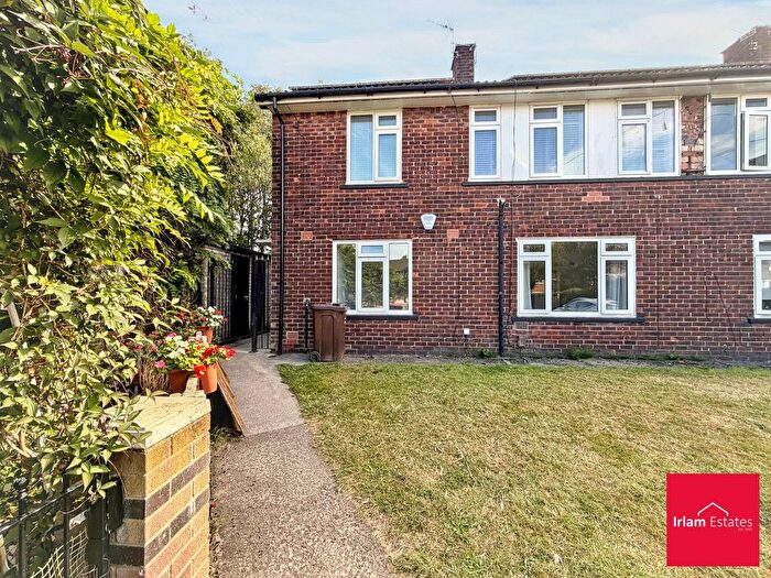 2 Bedroom Flat For Sale In Fernside Grove, Worsley, M28