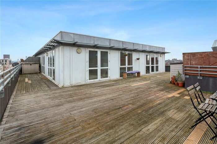 3 Bedroom Apartment To Rent In Stoke Newington Road, London, N16