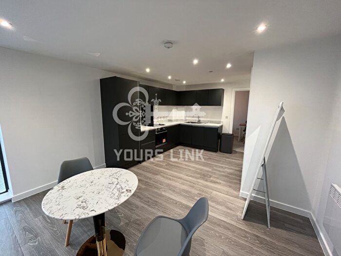 2 Bedroom Flat To Rent In Woden Street, Salford, M5