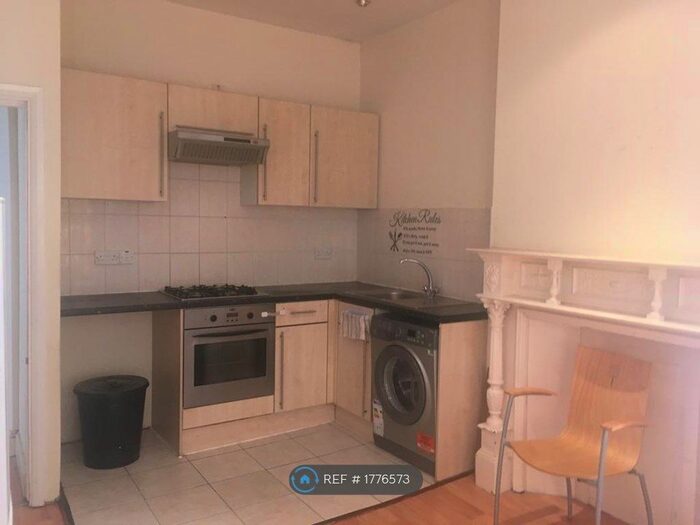 1 Bedroom Flat To Rent In Mitcham Lane, London, SW16