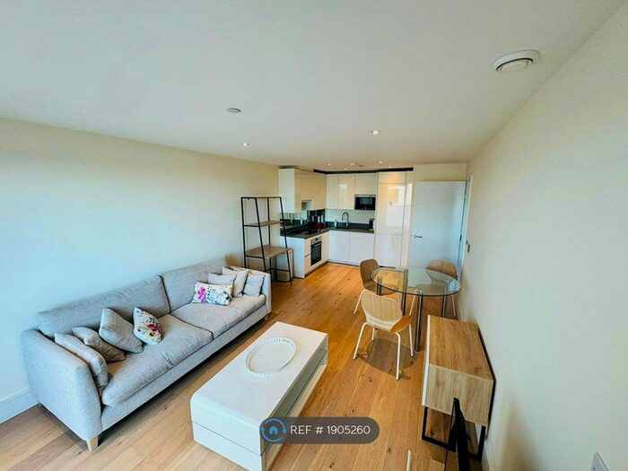 1 Bedroom Flat To Rent In St. Luke's Avenue, London, SW4