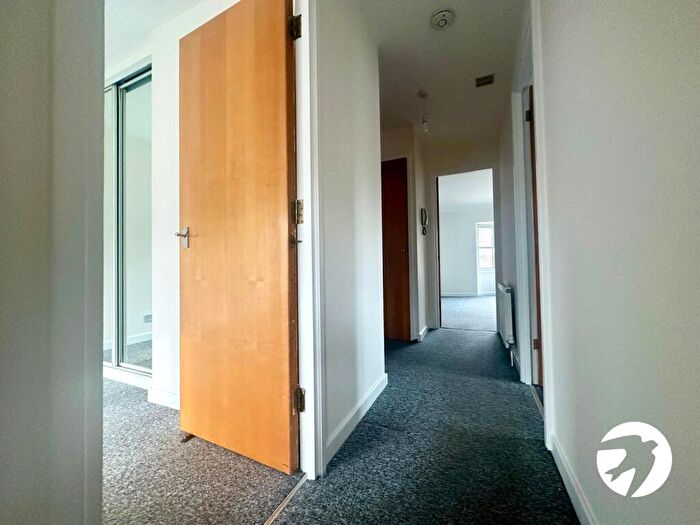 2 Bedroom Flat For Sale In Halley Gardens, Lewisham, London, SE13