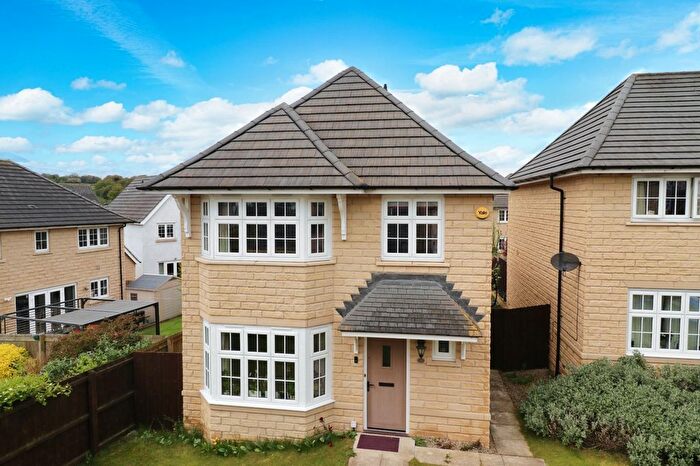 4 Bedroom Detached House To Rent In Bletchley Court, Horsforth, Leeds, West Yorkshire, LS18