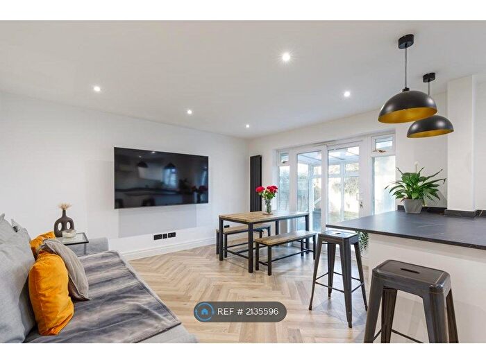 2 Bedroom Bungalow To Rent In Trafalgar Road, Portslade, Brighton, BN41