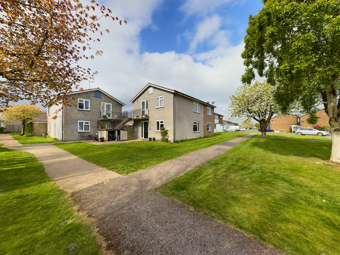 2 Bedroom Maisonette To Rent In Firs Walk, Hazlemere, High Wycombe, HP15