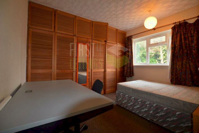 3 Bedroom Semi-Detached House To Rent In Westbury Road, Leicester, LE2