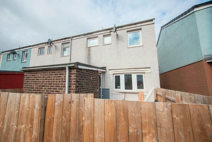 3 Bedroom End Of Terrace House To Rent In Borthwick Close, Hull, HU7