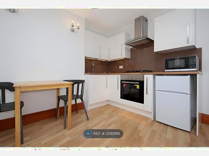 2 Bedroom Maisonette To Rent In Woodstock Road, London, N4