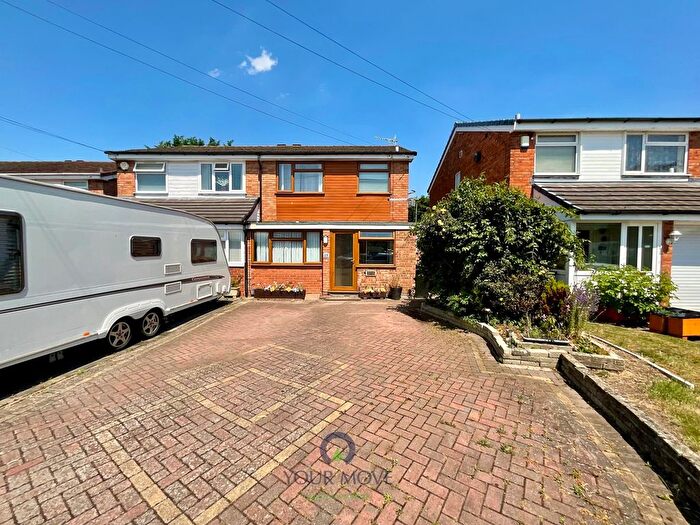 3 Bedroom Semi Detached House For Sale In Bracken Grove, Catshill, Bromsgrove, Worcestershire, B61