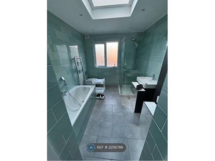 1 Bedroom Flat To Rent In Wear Bay Road, Folkestone, CT19