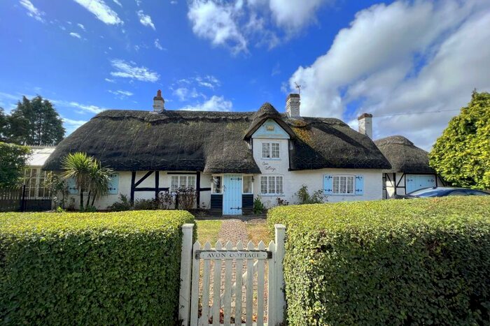 3 Bedroom Detached House For Sale In Avon Cottage, BH23