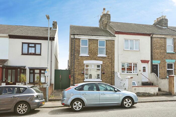 2 Bedroom End Of Terrace House For Sale In Stopford Road, Gillingham, Kent, ME7