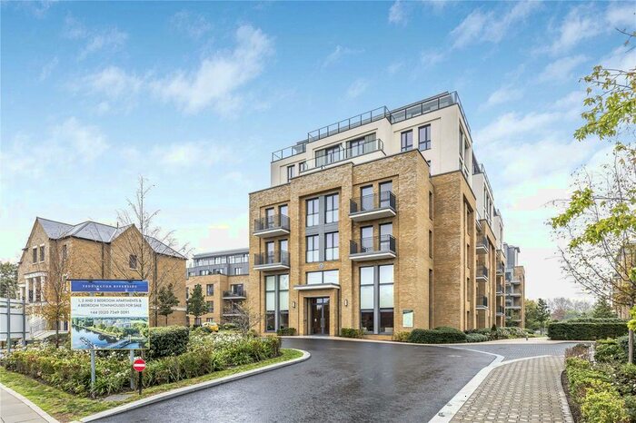 2 Bedroom Flat To Rent In Pinewood Gardens, Teddington, Middlesex, TW11